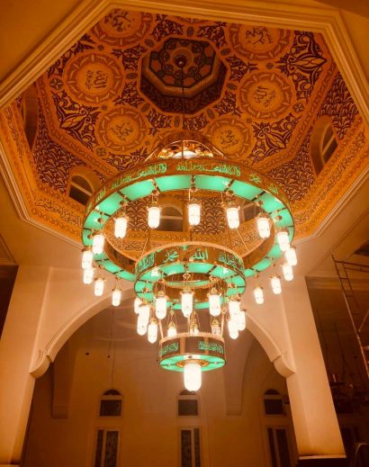 Luxurious and distinctive heritage chandeliers for mosques and large projects