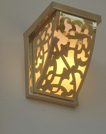 Corner lantern