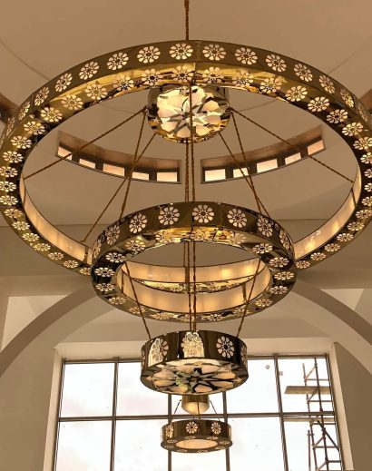 Modern mosque chandeliers using laser cutting technology