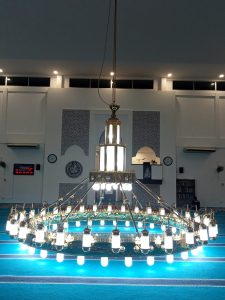 The chandelier of the mosque's dome, model Sayyida Zeinab, is large, measuring 500 cm.
